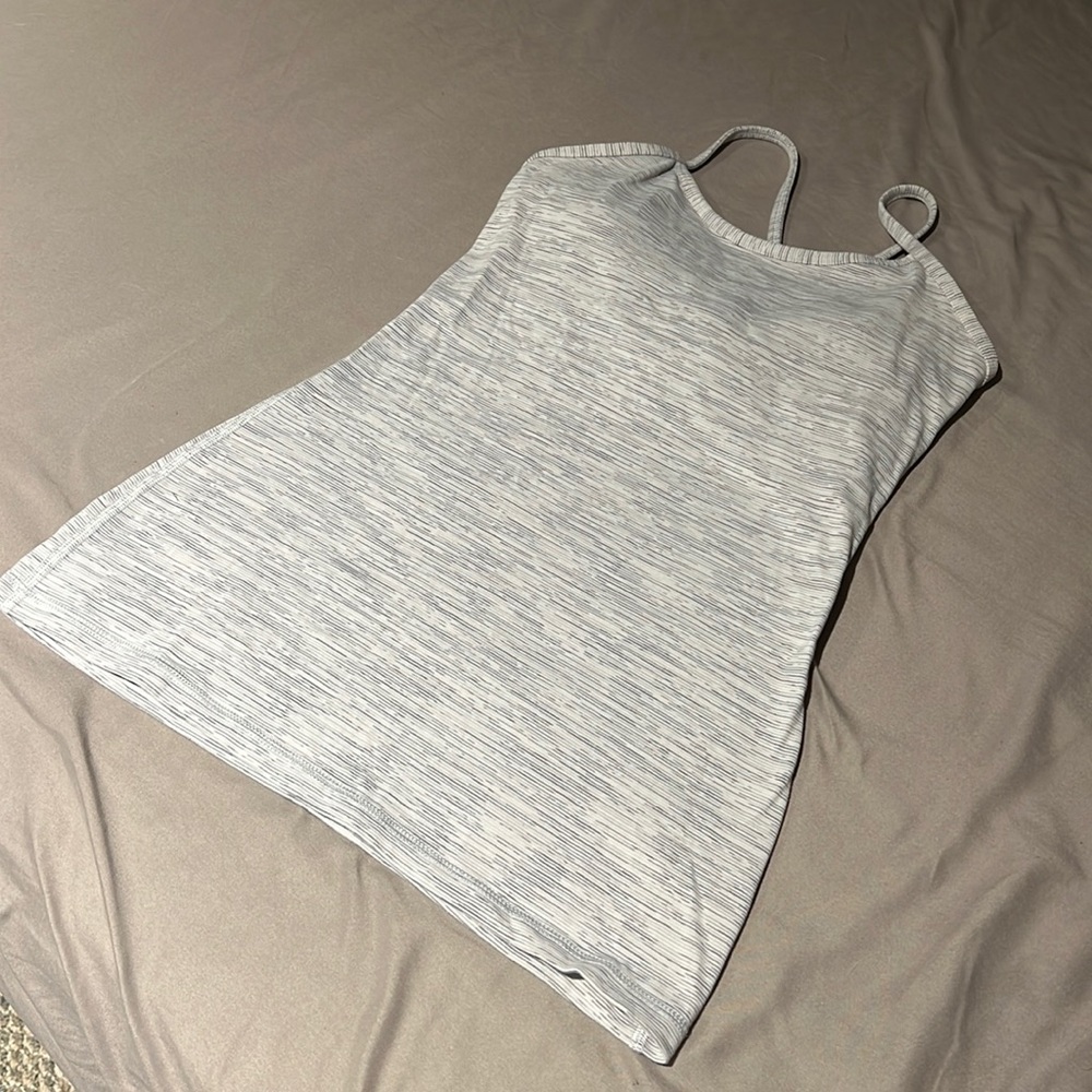 Lululemon flow Y tank